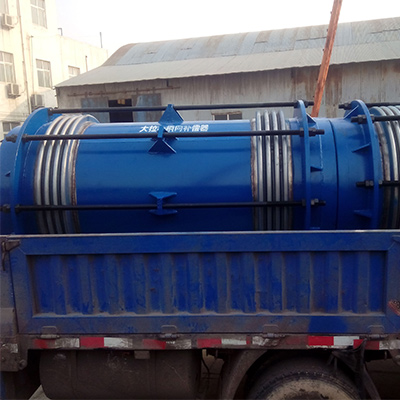 新疆供熱工程選用新躍大拉桿波紋補償器